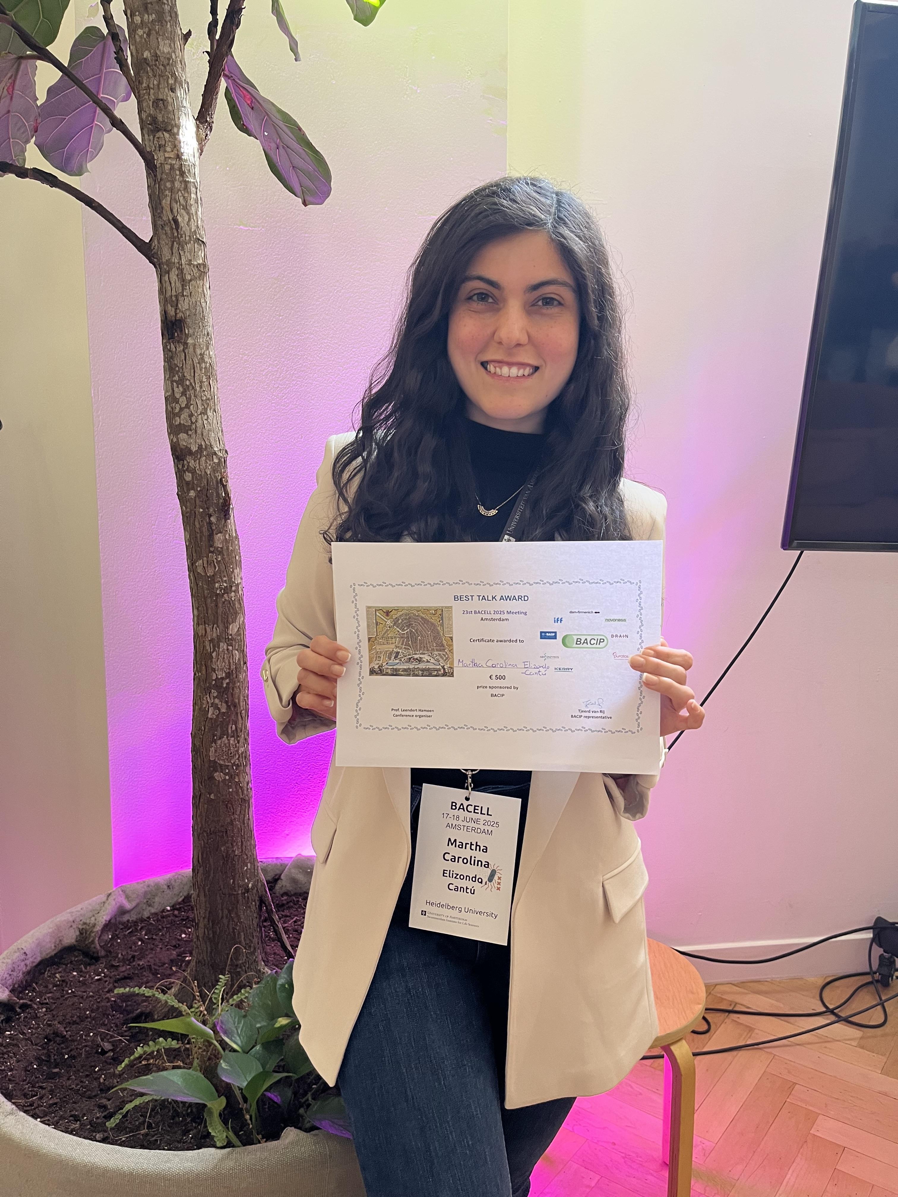 Martha Carolina Elizondo-Cantú won the Best Talk Award at the International BACELL Meeting